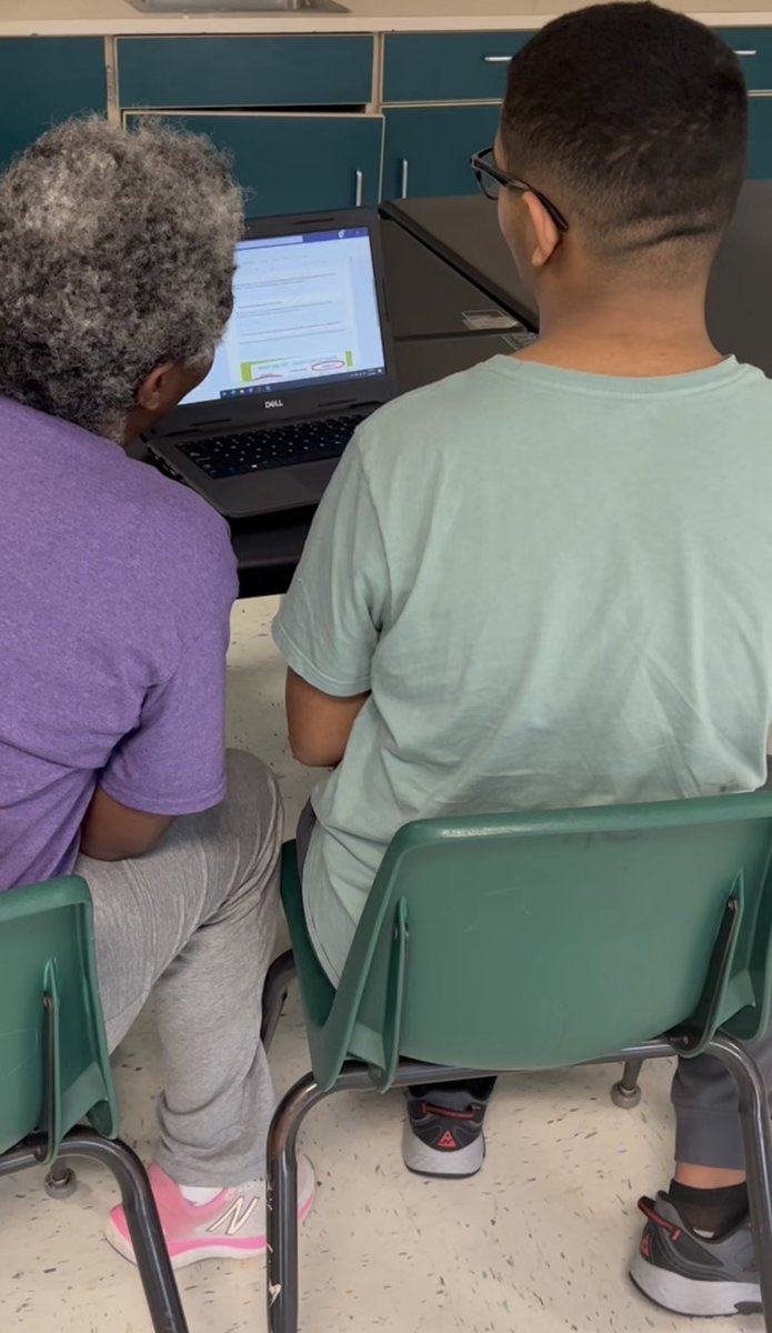 s2002martin's tweet image. We did it! Our Student-Led Conference event was a success! I’d like to give Kudos to HCMS admin,  faculty and staff for ensuring students were prepared to share their digital leadership portfolios. #leadership #middleschool #7habits @LesleyEason @OnslowSchools