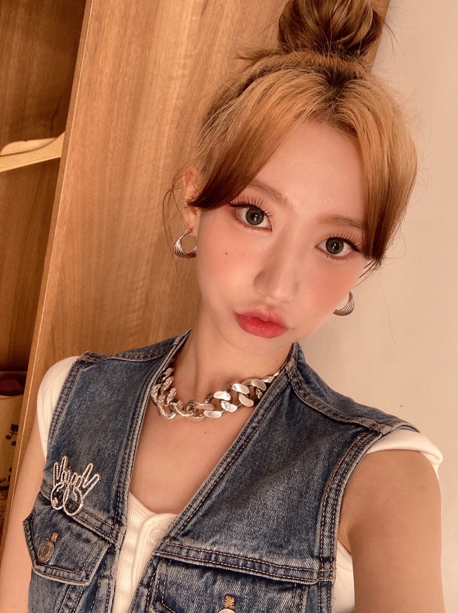 zuupics's tweet photo. weverse update https://t.co/h8E7UaWr6Z