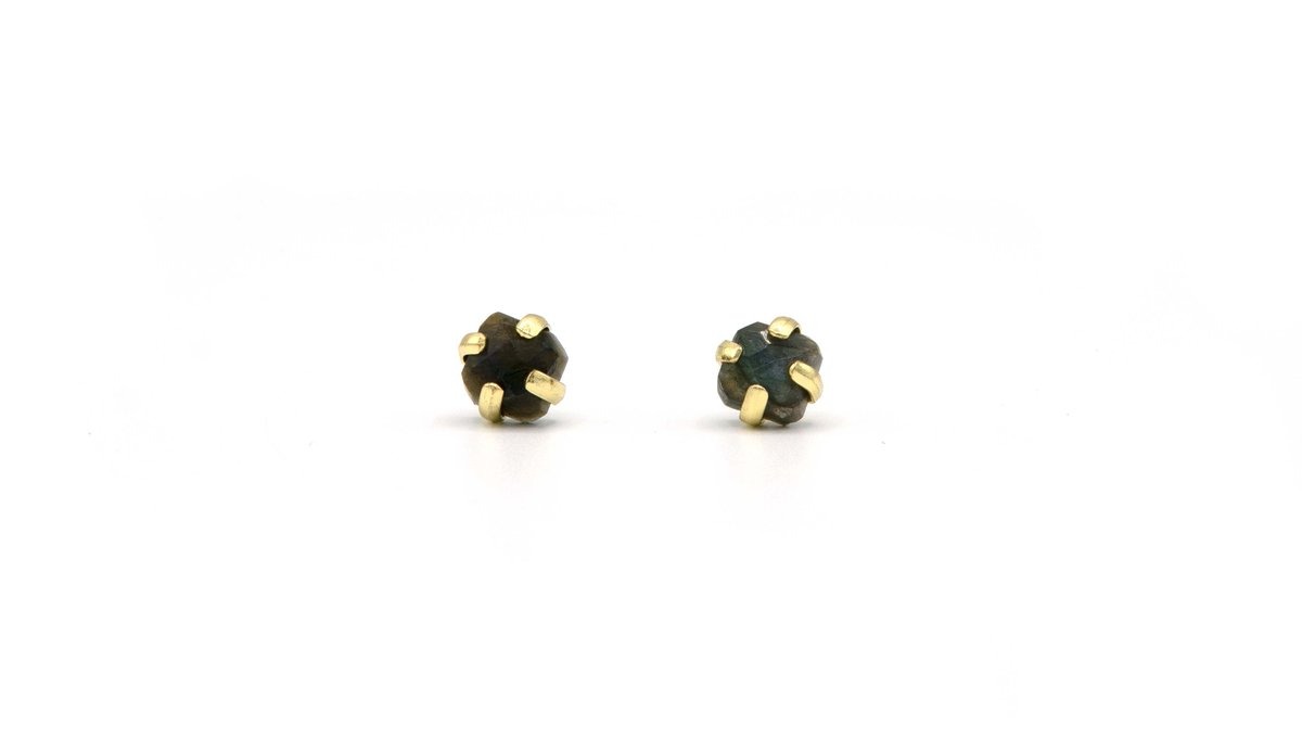 Super cute studs! 

#fairanita #ethicalgiftguide #ethicalshopping