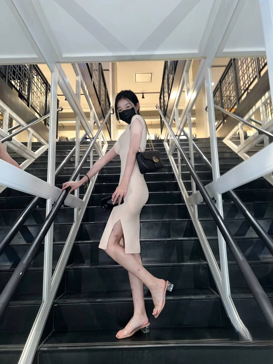 TObadasa's tweet photo. 特别钟爱这个姿势躺下以后感觉哥哥一用力直接就可以插到我的子宫里面哪酸爽 https://t.co/ZM4p2LRtox