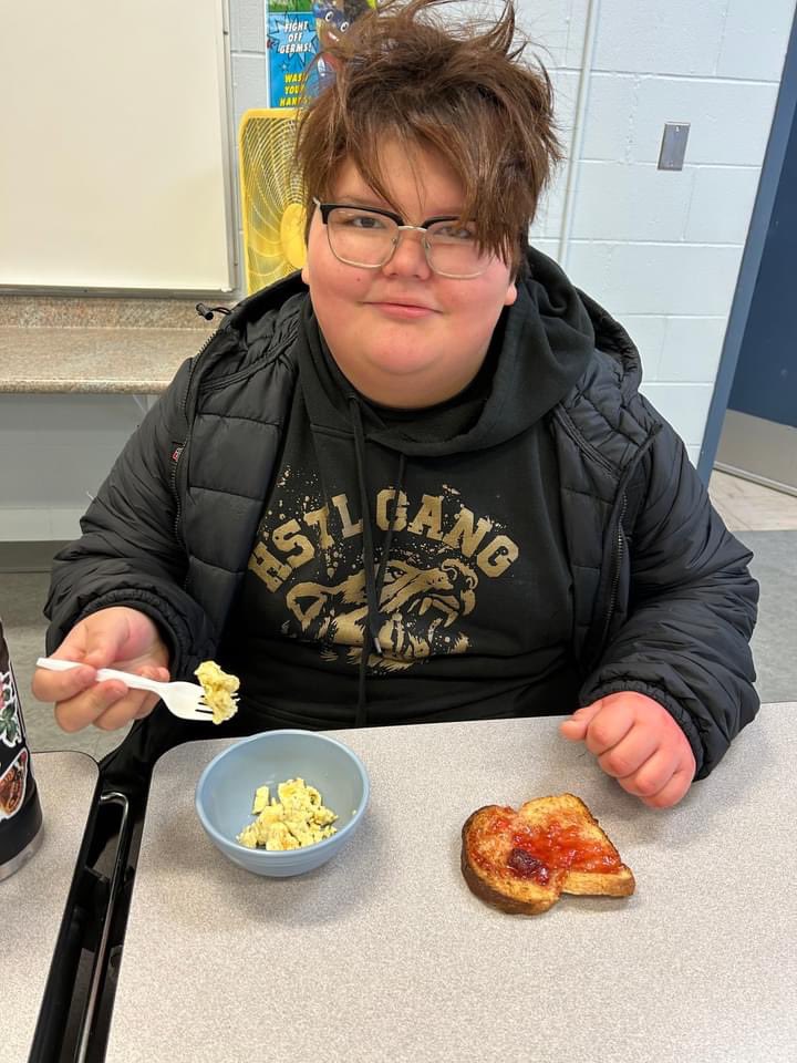 SchoolMckitrick's tweet photo. THANKS BREAKFAST CLUB OF CANADA!!!   #breakfast.  #eggs.   #breakfastclubofcanada https://t.co/0msuDPZIZO