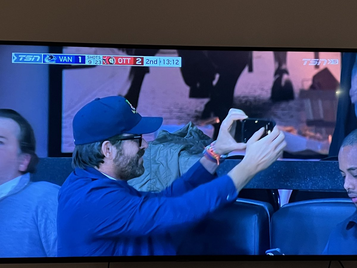 bobdore97's tweet photo. @VancityReynolds #sens #pleasenewowner https://t.co/G1EuXPUNkR