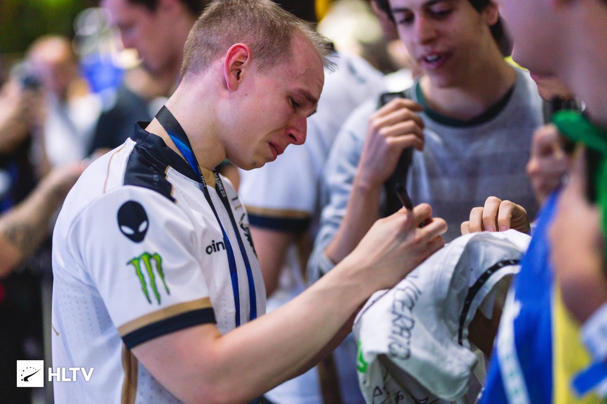 HLTVorg's tweet photo. 💔😢 When the loss is unbearable 

📸 @theMAKKU | #IEM https://t.co/Na0qWPdgGR