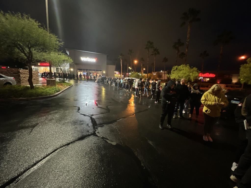 SSV_NV's tweet photo. Long lines at Centennial Center. Good alternative polling locations:
- Dean Allen Elementary (8680 W Hammer Ln)
- Cadwallader Middle School (7775 Elkhorn Rd)
#ElectionDay #ElectionProtectionNV #NVVotes https://t.co/kKaqjMfJWT