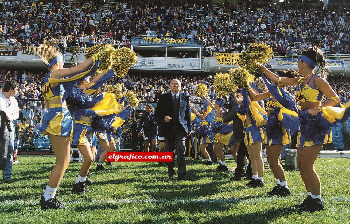 4-3-1-2 como toda la vida. Rossi; Advíncula, Figal, Rojo, Fabra/Barco; Medina, Varela, Payero; Molinas/Óscar; Langoni, Vázquez/Morales. 

La séptima está en camino