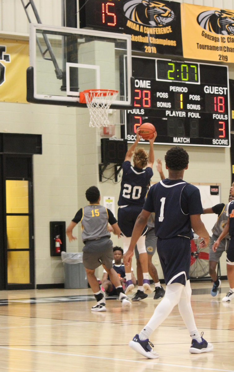 ReidGlaros's tweet photo. St. Frances Academy fall league pt. 1 https://t.co/ntukADHCot
