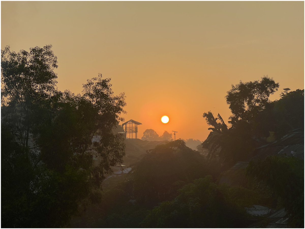 md_yasiein's tweet photo. Morning view with the sunrise of #Rohingya refugee camp where 1 million #refugees always get up early morning with the hope of a good day!!!
#streetphotography #morningvibes #Rohingya #campView #morningactivities #refugeecamp #yassinphotography https://t.co/x0xDLASalf