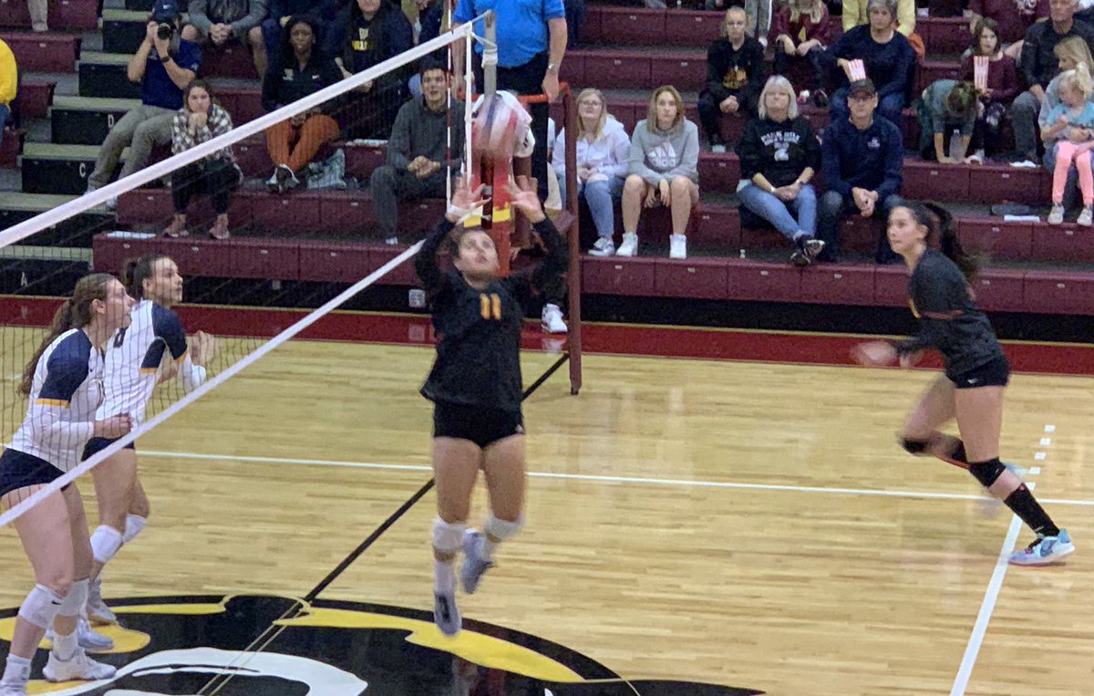 BradBiles's tweet image. First set in the books in Parkville, Mo., as @naia No. 13 @ParkUniversity @ParkPirates women’s volleyball team takes 25-17 victory over @WPUAthletics in @HeartSportsNews tourney semifinals. #ProtectTheBreck