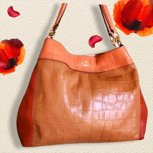 liz_stratton's tweet photo. So good I had to share! Check out all the items I'm loving on @Poshmarkapp #poshmark #fashion #style #shopmycloset #americangirl #coach #sagharbor: https://t.co/dU4rceh0WA https://t.co/gQHl55bXJ3