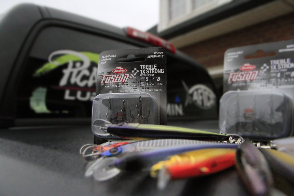 Hank__Cherry's tweet image. Q: What hooks do I use on my @BerkleyFishing Stunna jerkbait? 

A: The Size 5 Fusion 19’s give it the desired action and slow sink I prefer! I used to change hooks on my jerkbaits to mimic what I get out of a standard Stunna now! #CatchMoreFish #Stunna #Fusion19 #dontblend