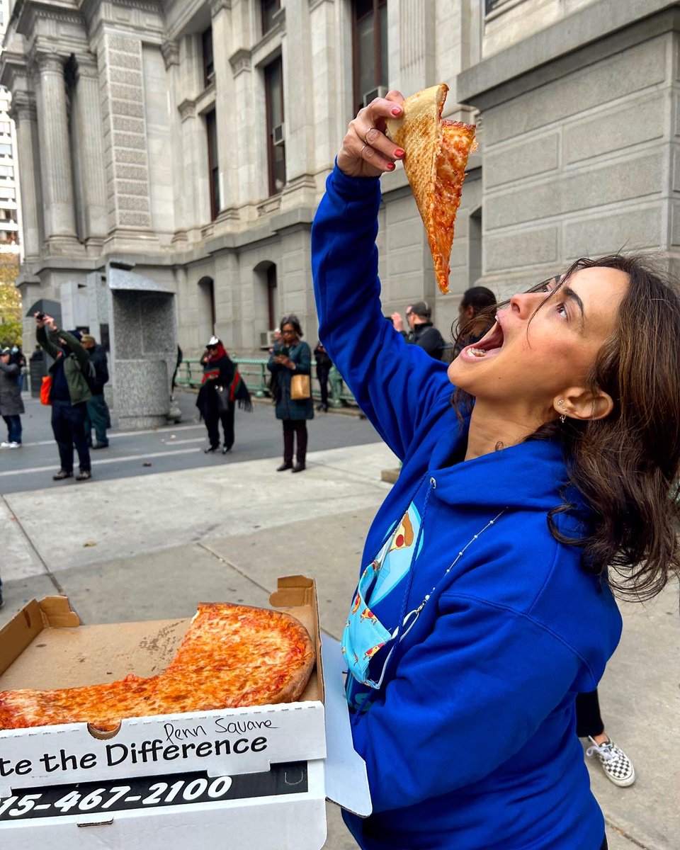 PizzaToThePolls's tweet photo. We’re in the home stretch, pizza fam! We just received a very ~generous offer~ from a long time donor who will ‼️MATCH $10k‼️if we raise the equivalent thru our online donations tonight.

WE NEED THIS! Please donate, RT, &amp; lets keep democracy delicious :https://t.co/lJkf7r05qj 🍕 https://t.co/kwOyR8rWX3