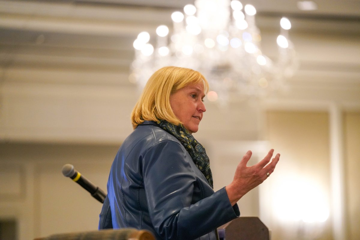 RabbiAssembly's tweet photo. Thanks to @Susan_Beaumont for an incredible keynote address this afternoon! #raconvention #sacredspace #leadinginaliminalseason https://t.co/wCNEqwt0lE