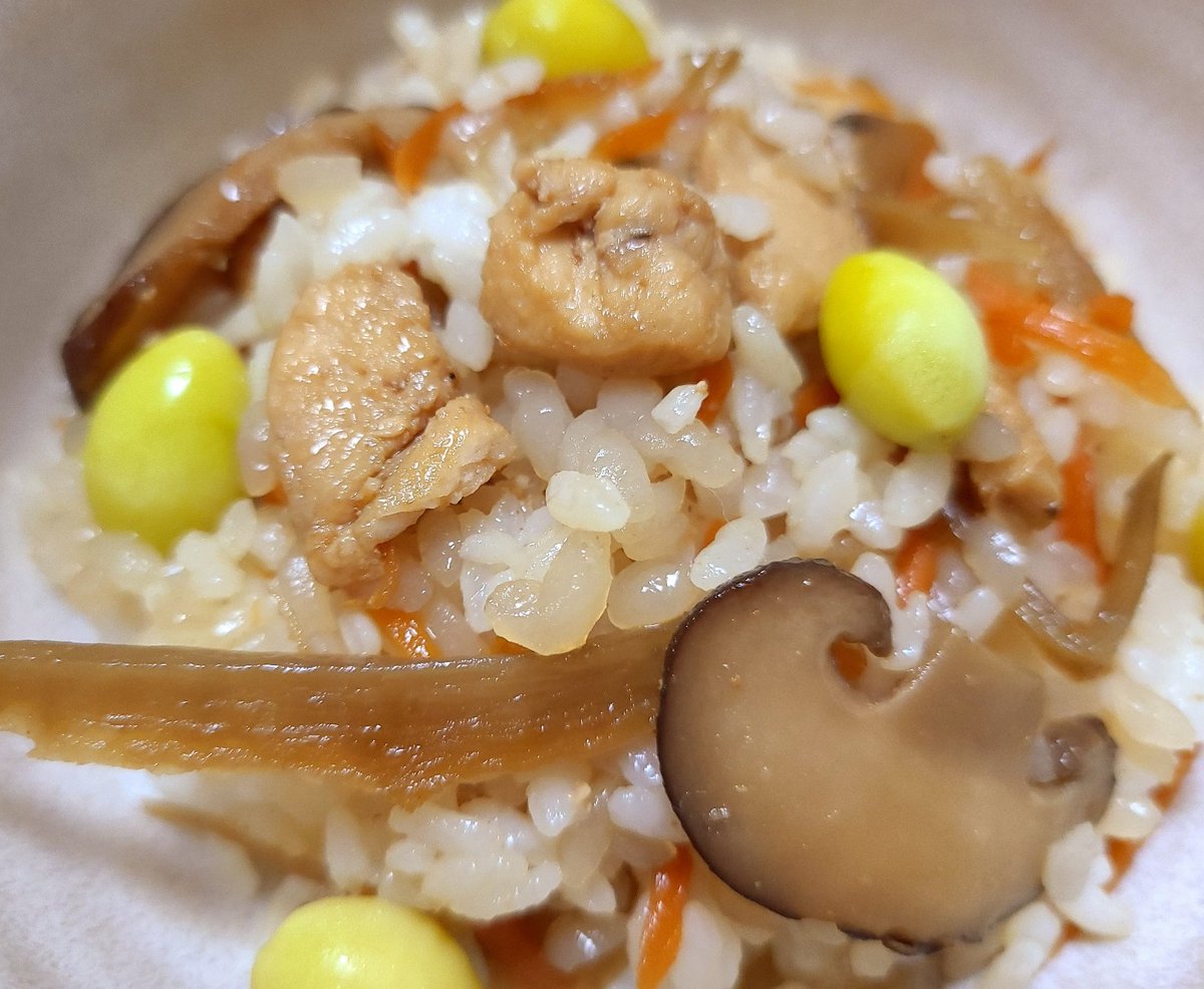 okometopanto's tweet photo. まるでお米なNakaki Rice
炊飯しても炊いたご飯に混ぜても👌
雑炊/炒飯/ドリアなど
常温保存で重宝中🧡
@healthy_food130
#コエタス #PR #こんにゃくライス #ナカキプレミアム #こんにゃく #こんにゃくごはん #nakakifood #おうちごはん #ヘルシー #ナカキライス #nakakirice #nakanoodle #ricestyle https://t.co/7ThaHEdoyy