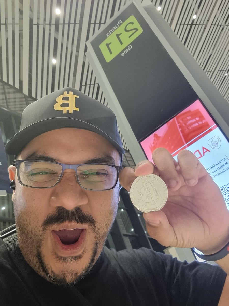 anibalcripto's tweet photo. La @CCSBlockchainWk ya en rumbo a la Ciudad de la Furia🇦🇷 para seguir ondeando en alto el tricolor🇻🇪 cripto en Latam!

¡@labitconf allá vamos! https://t.co/xDyHfeLCdm