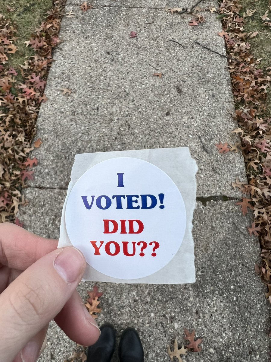 AbigailEntz's tweet photo. Lived, voted, worked and volunteered in the city of Detroit today 😊 https://t.co/bFlLmnUCjl