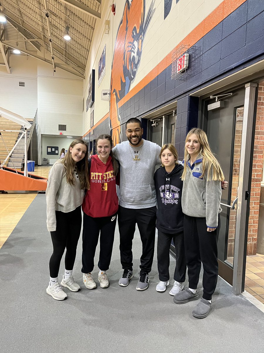 CoachShulman's tweet image. It was great to watch @HayleyNumrich play tonight. Always one of the toughest players I’ve coached &amp;amp; proud to see her compete at the next level! #SmallButMighty