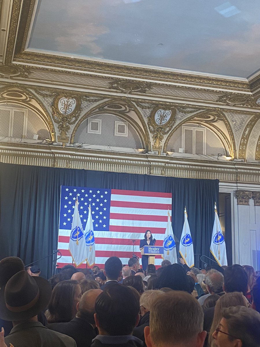.<a href="/wutrain/">Michelle Wu 吳弭</a> opens up the night with a speech to the attendees at the <a href="/MassDems/">MA Democratic Party</a> election party at <a href="/FairmontCopley/">FairmontCopleyPlaza</a>.

#mapoli #Midterms2022 #maelection #bospoli <a href="/MassAGO/">AG Andrea Joy Campbell</a> <a href="/MayorDriscoll/">Clowfoe</a> @AndreaForAG <a href="/dailyfreepress/">The Daily Free Press</a>