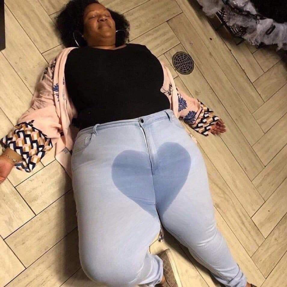 El comandante baila..

Automáticamente yo:👇