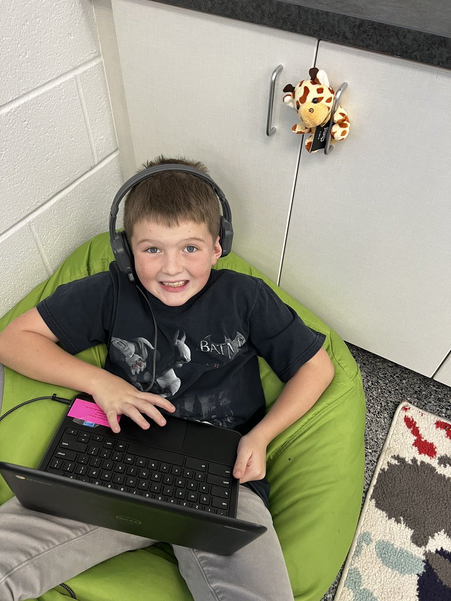 vsimp1216's tweet photo. November is National Family Literacy Month and our class adopted reading buddies provided to us by Growing Moore Readers sponsored by the Kiwanis club of the Sandhills! The kids were so excited! @Molly_Capps #growingmoorereaders #readingbuddies  #kiwanisofthesandhills https://t.co/PhCGNbM6Dx