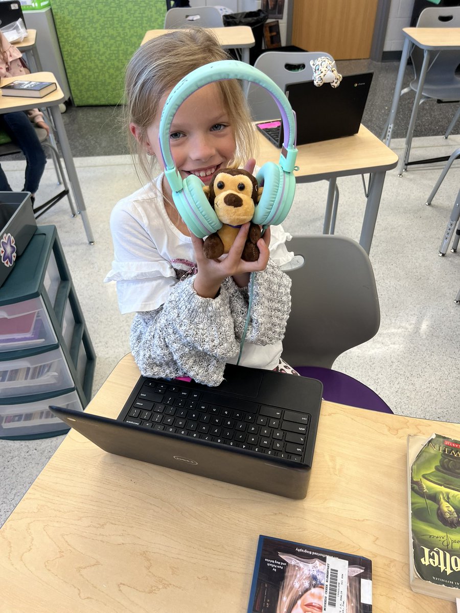 vsimp1216's tweet photo. November is National Family Literacy Month and our class adopted reading buddies provided to us by Growing Moore Readers sponsored by the Kiwanis club of the Sandhills! The kids were so excited! @Molly_Capps #growingmoorereaders #readingbuddies  #kiwanisofthesandhills https://t.co/PhCGNbM6Dx