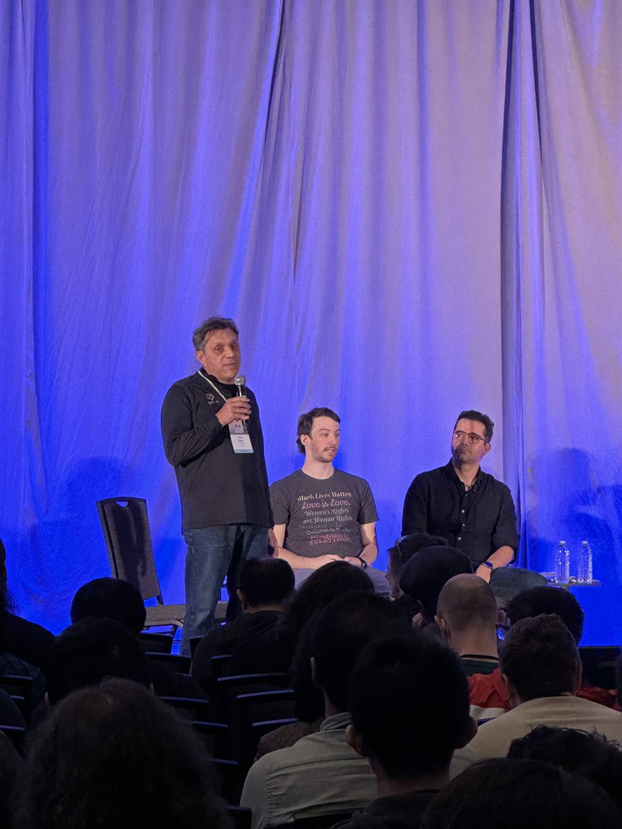 llvmorg's tweet photo. Day 1 of the 2022 LLVM Developers’ Meeting is coming to a close. Thank you to the LLVM Foundation sponsors for helping make this event possible! https://t.co/tgBeY1Y1aD… #LLVM #LLVMDevMtg https://t.co/4yTg1F6MTx