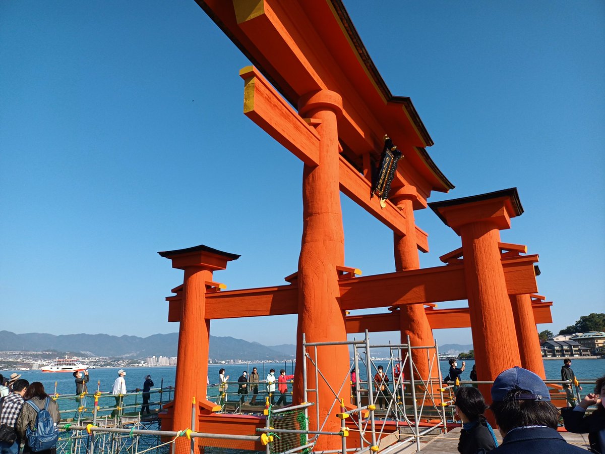 CoffeeSouko's tweet photo. 厳島神社　大鳥居　仮設通路渡ってきました　#宮島　#大鳥居　#宮島珈琲創庫 https://t.co/mOgbg8ZAIF