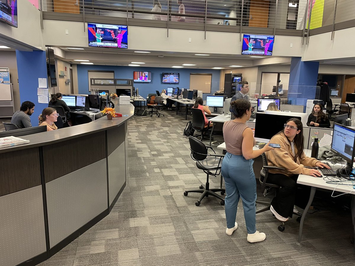 DeanHubBrown's tweet photo. This is the first election for a lot of the students here, and they are handling it beautifully. @UF @UFJSchool @UFJouDept #GreatJob https://t.co/CZBu3lvK3T