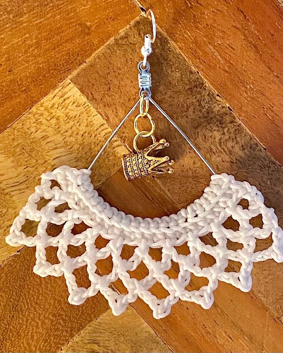LinkaCreates's tweet photo. RBG’s FAVORITE COLLAR vel MY SERENDIPITOUS LIFE

Life has a funny way of gifting me with beautiful serendipitous moments. 

#RuthBaderGinsburg #RBG #theNotoriousRBG #RBGcollar #Serendipity #Handmade #Earrings #CrochetEarrings #HandmadeEarrings #CrochetJewelry ⁣ https://t.co/VxvJn0smyM