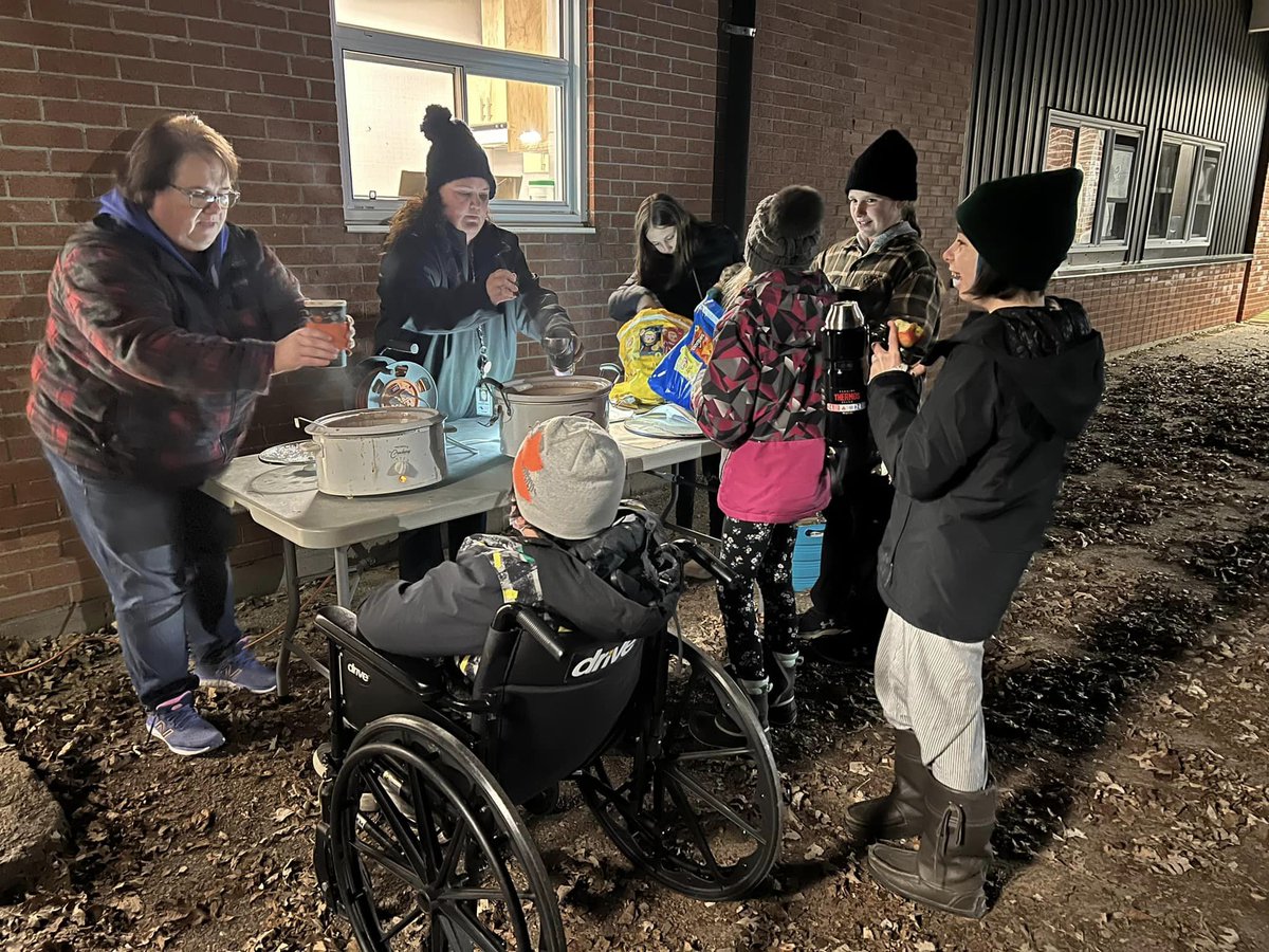 RockwoodSchool's tweet photo. Mrs. Buelow &amp; Mme McDonald’s Gr. 6 class was stargazing this evening at Rockwood Public School. We saw the craters on the moon, Mars, Jupiter’s red stripe and its four moons, Saturn and its rings!! A huge thank you to Mr. Heaps and Mr. Girodat for bringing their telescopes!! https://t.co/pQX6CMi70h
