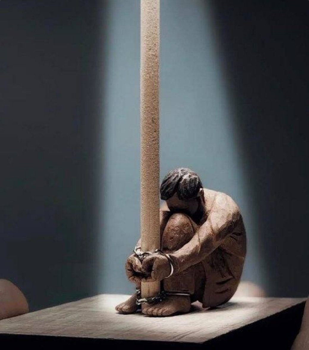 SheidaAtrinejad's tweet photo. نفرین خدایان که نه، لعنت شیاطین دامن گیرمان شده تا تماشایش کنیم. رنج ببریم و رنج ببریم. بی آنکه بمیریم.
#خدانورلجعی https://t.co/zhCdeDQCFB