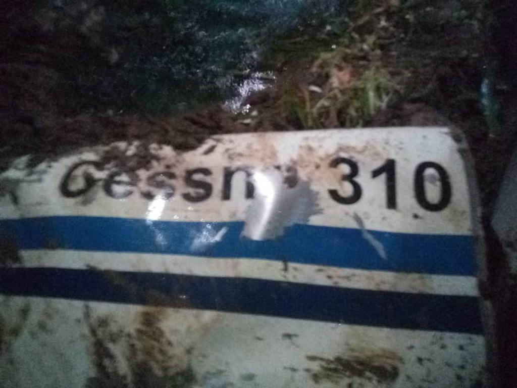 dhernandezlarez's tweet photo. Precipitada a tierra aeronave TANCOL Nro. 37 del año 2022. El territorio venezolano no será usado como plataforma para el narcotráfico  internacional ! Debe destacarse que van 6 aeronaves en 5 días, tratando de violar infructuosamente nuestra soberanía nacional. https://t.co/zM2b6aEgpD