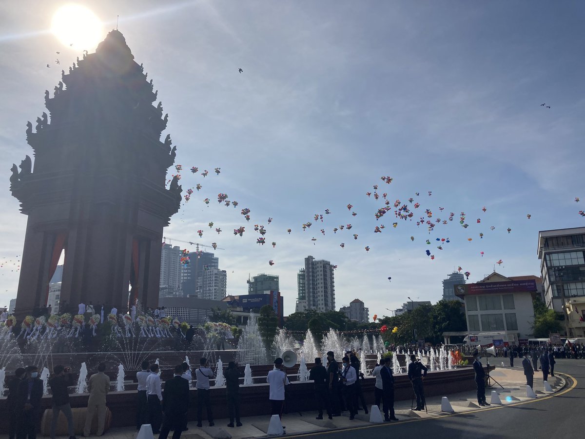 DomWUK's tweet photo. វិមានឯករាជ្យ looked celestial in the morning light. A special way to mark Cambodia’s 69th Independence Day.

I was pleased to pay my respects to His Majesty King Norodom Sihamoni on behalf of the UK government.

Happy Independence Day to all Cambodians.

🇰🇭 🇰🇭 🇰🇭 https://t.co/04nNzysgsV