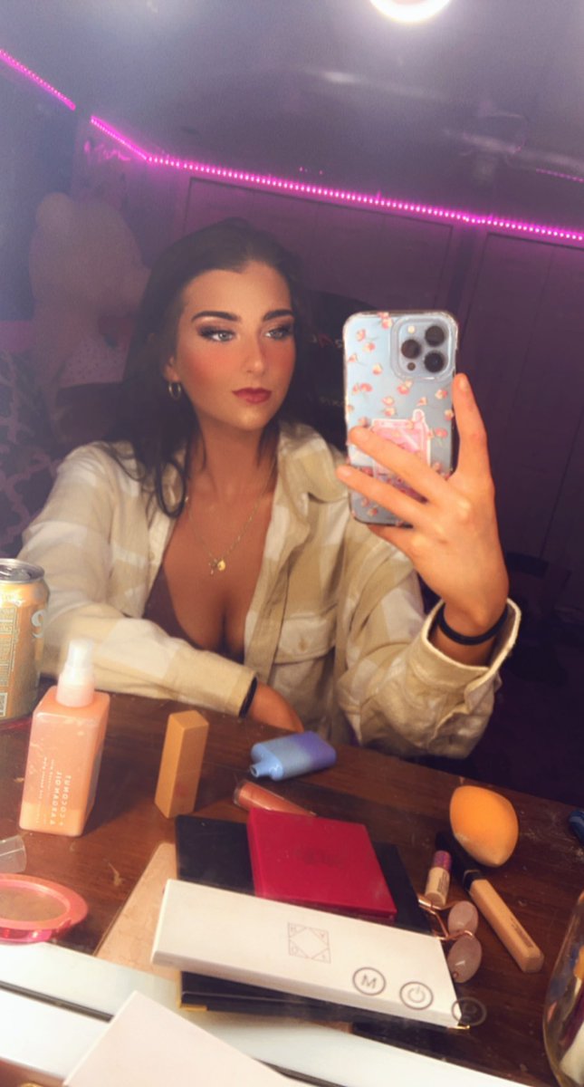 Sarahalfy24's tweet image. twitch.tv/saraphxo new layouttt !! WE LIVE!! ‼️‼️