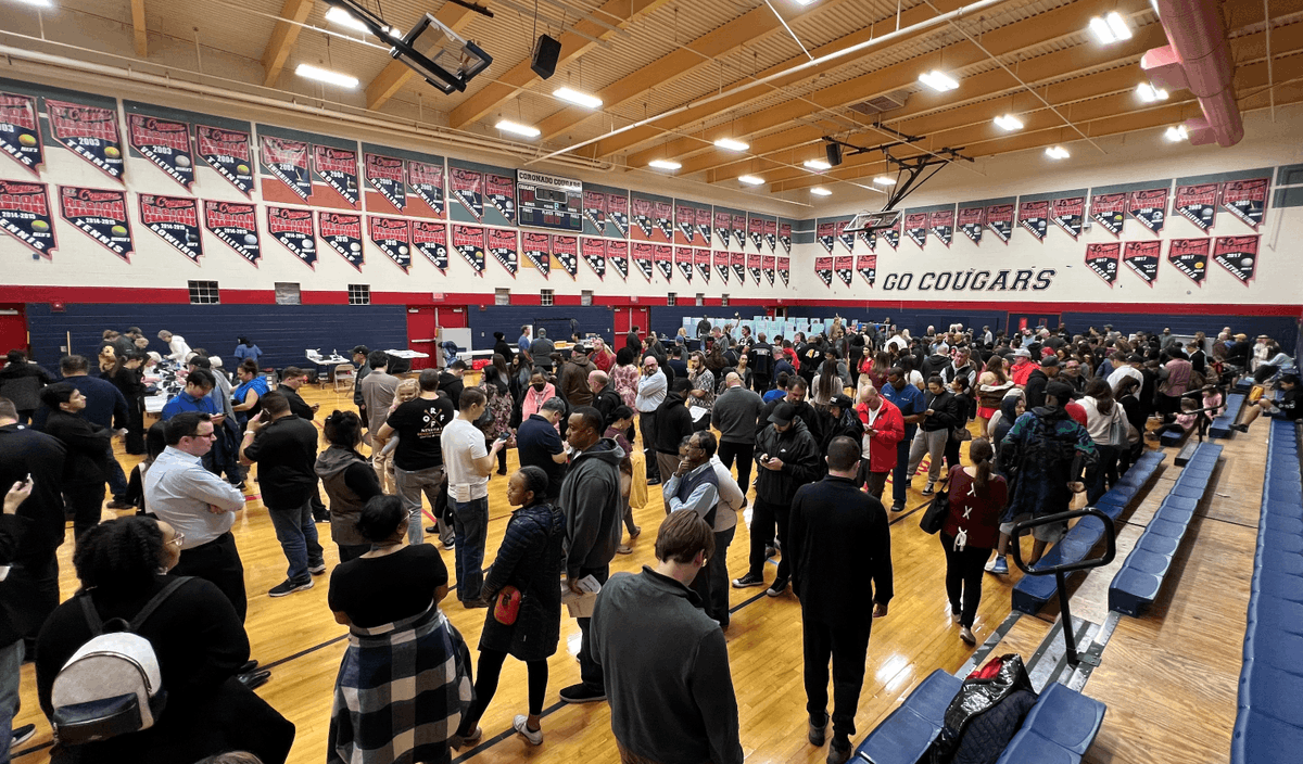 ProgressForNV's tweet photo. Guess what? MORE LINE UPDATES FOR CLARK:
-Rancho HS = 40
-Coronado (PICTURED) = 200+
-Silverado Ranch = 200+
-Blvd Mall = wait time of 1 hour 20 min.
- Centennial = 250+
#ElectionDay #NVVotes #ElectionProtectionNV #Nevada https://t.co/1rD8DxPqIj