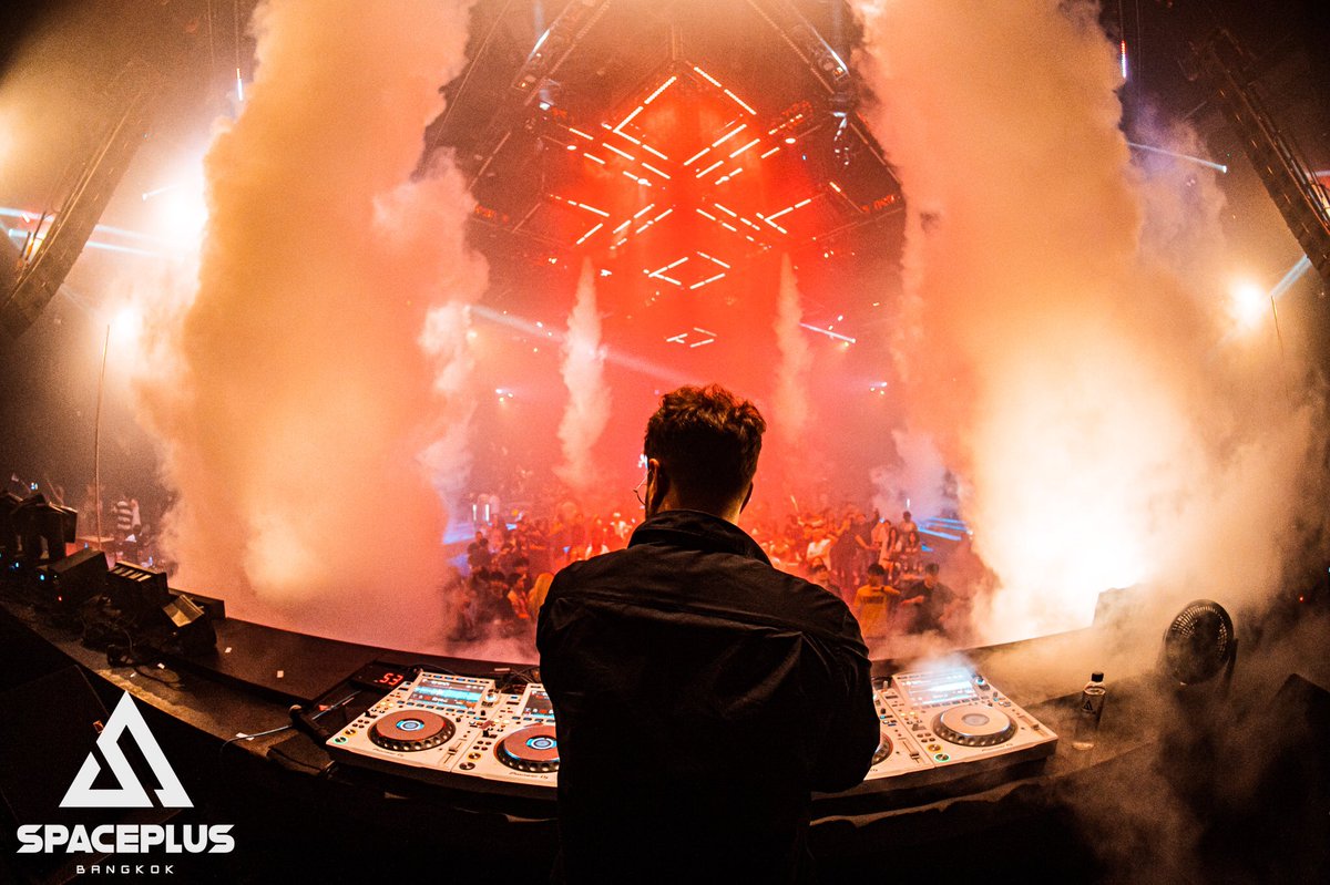🇹🇭 What a absolute legend! 👾 Thank you <a href="/DJGammer/">Gammer</a> for such a great performance @ Space Plus Bangkok 🔥 Hope to have you back here real soon! 🤜🏻🤛🏻