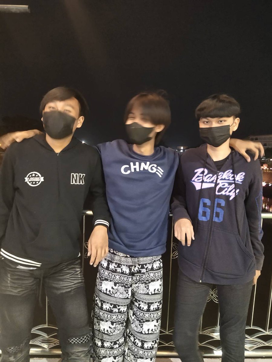 poomipan_666's tweet photo. Me and my friend when we were 15.#18year #พิษณุโลก #มอนอ https://t.co/J3kbZJBh8i