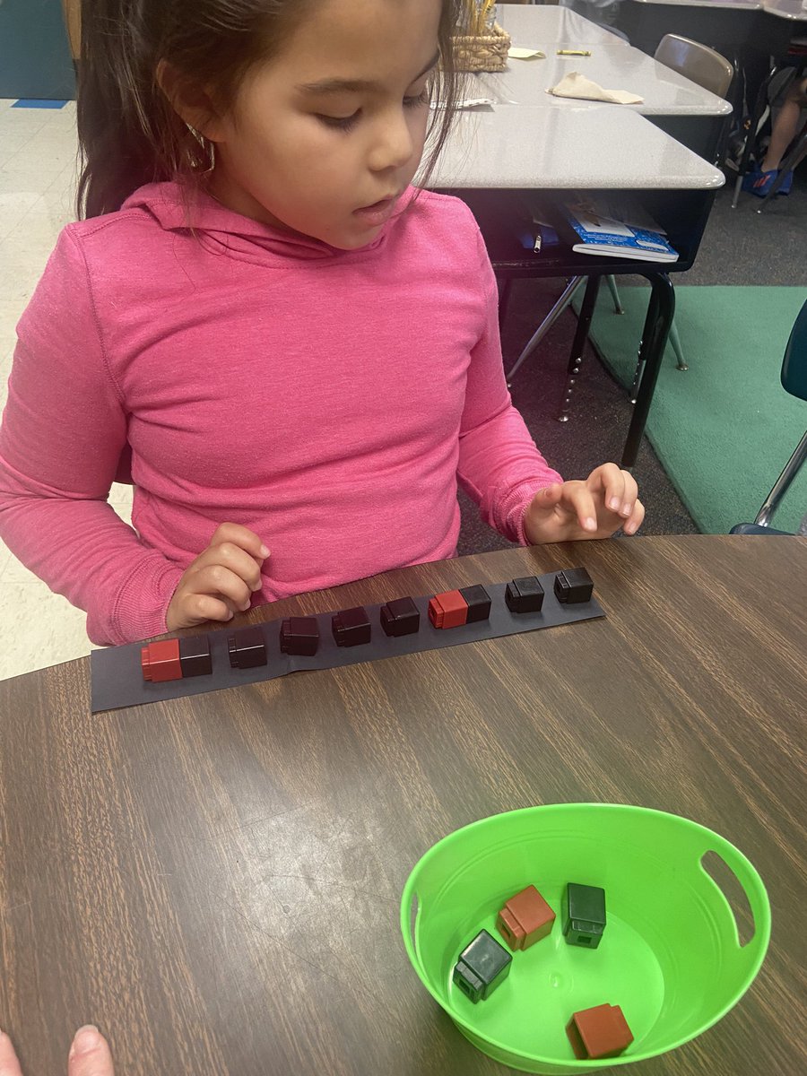 mrslbulldogs's tweet image. It may LOOK like a math lesson-but it’s LITERACY! Listening for ( and attending to) multisyllabic words in a sentence. @kcusick20 @BlanchardMem #AllWelcomED