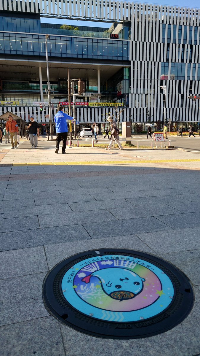 RedcapBSD's tweet photo. #マンホール
#愛知県一宮市
#JR尾張一宮駅 側 https://t.co/xISQl4gtK2