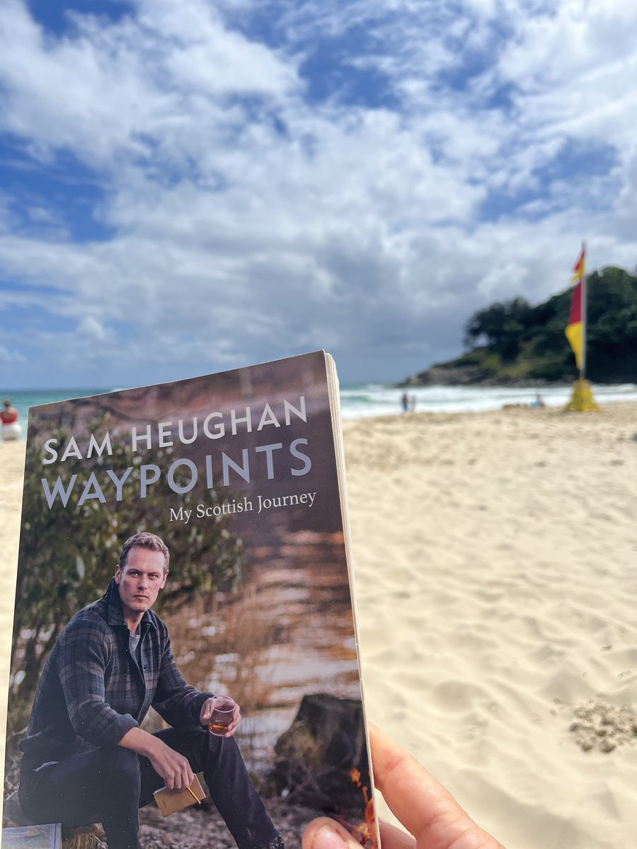 ange_esdaile's tweet photo. #Waypoints @SamHeughan Enjoying this great read on a beach in Australia. https://t.co/1byVb6Sejd