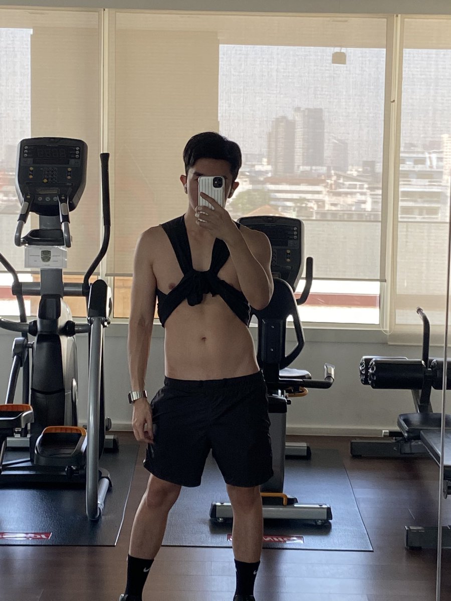 Choannchoann's tweet photo. I know where under armour got their inspo from https://t.co/2Wj8XRbSvW