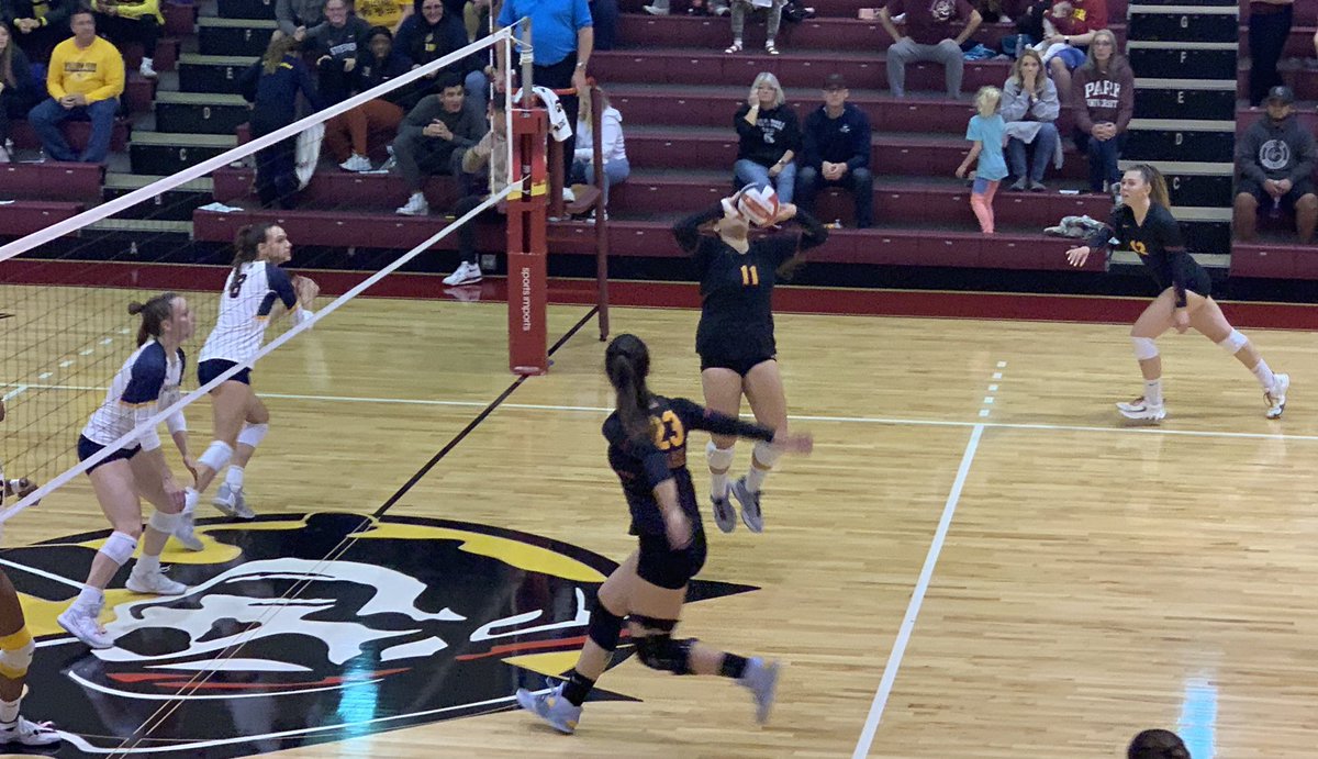 BradBiles's tweet image. Going to set 4 in Parkville, Mo., after @naia No. 13 @ParkUniversity @ParkPirates women’s volleyball pulls out 25-22 win over @WPUAthletics to take 2-1 lead in @HeartSportsNews tourney semifinals. #ProtectTheBreck