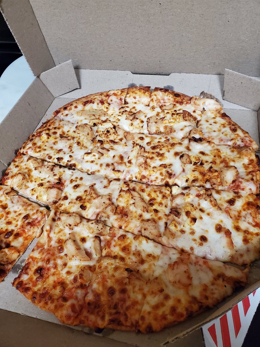 LeeDryden1's tweet photo. #ElectionNightPizza #FormerJournalist https://t.co/M1iJv4oQ9x