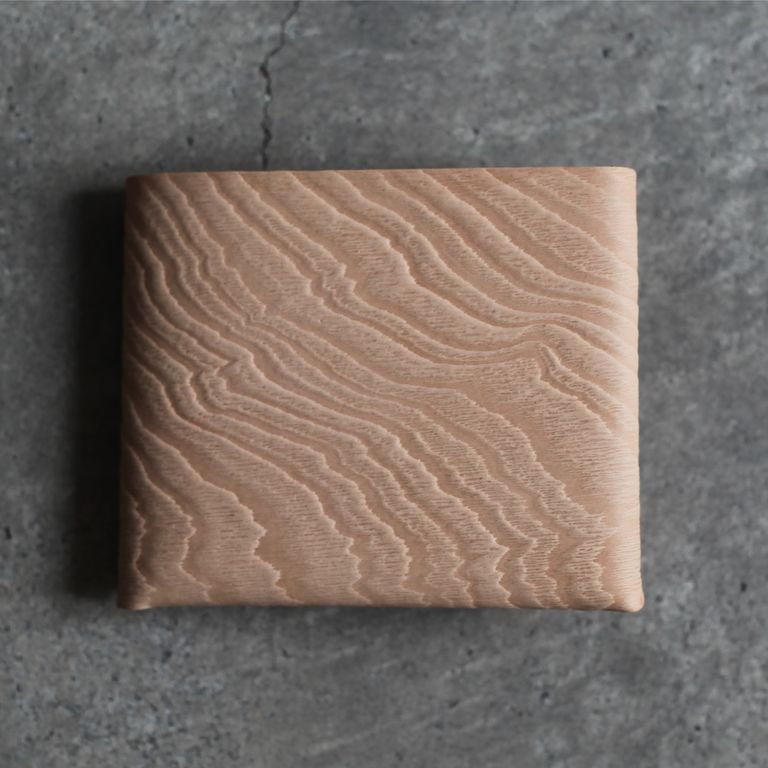 acrmtsmproducts's tweet photo. irose
Seamless Short Wallet
¥11,000+tax

一枚の革を折り紙のように、折り込んで組み立てた3つ折り財布です。タンニン革に木目の型押しを施したWOOD LEATHER。

一見リアルな木目に見えながら、レザーの質感が独自な雰囲気。

詳細はオンラインストアに掲載しています。
https://t.co/sva39r3Rsd https://t.co/qLEAE3iRNl