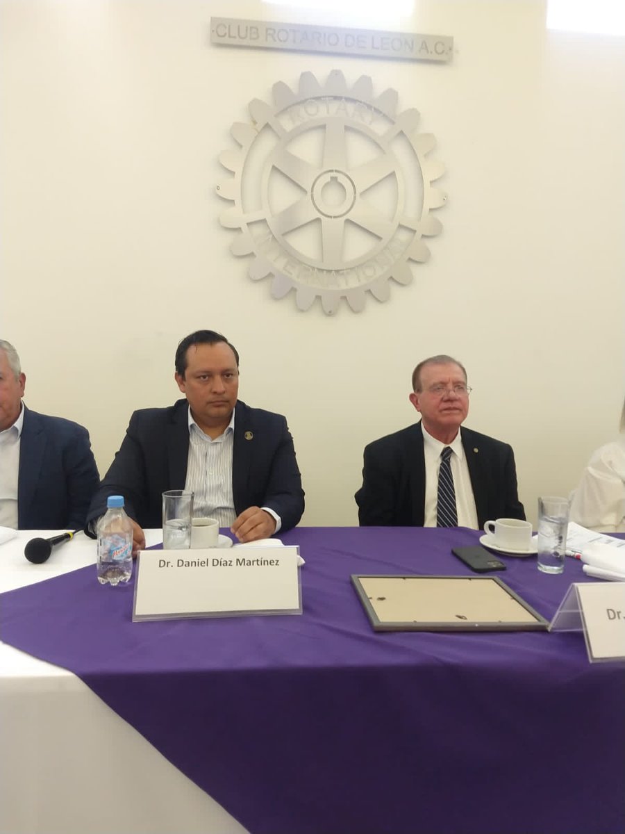 saludgobgente's tweet photo. #DanielDíaz, secretario de salud, se reune con #clubrotarioleón #Distrito4140, para socializar la estrategia de salud física y mental en la población en general y sumar más promotores civiles de la #salud.
#SistemadeSaludGto
#ContigoSi https://t.co/7iVOjrBb0j