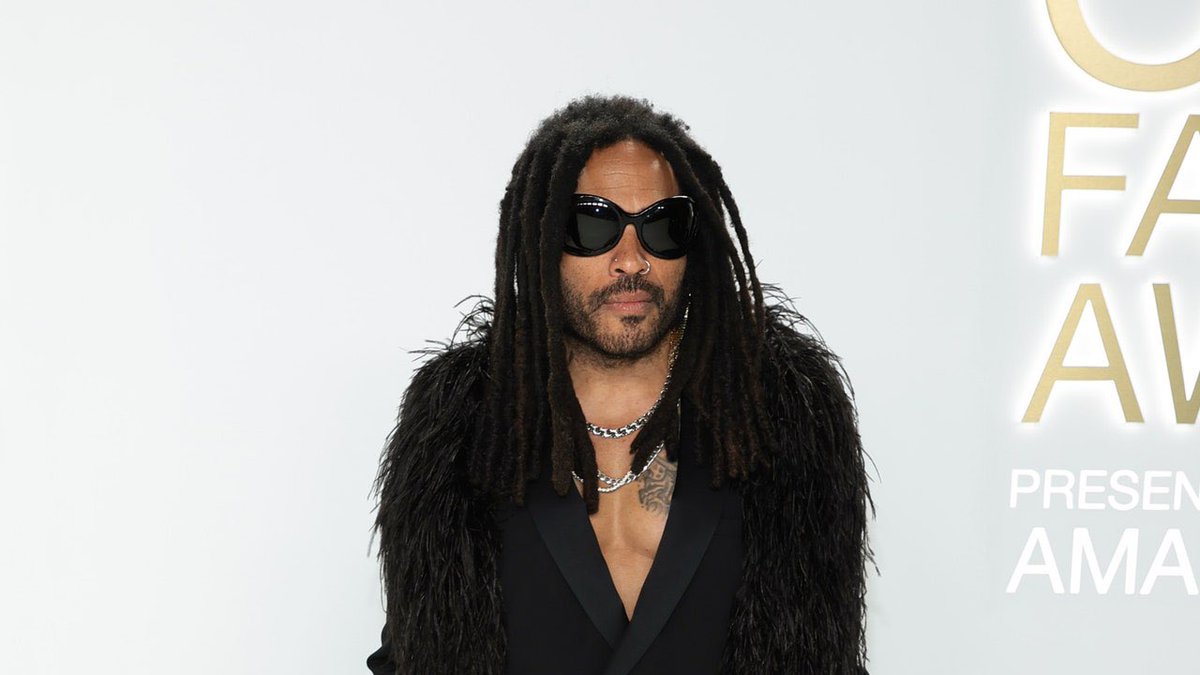 midnightstudios's tweet photo. . @LENNYKRAVITZ WEARS 1 OF 1 MIDNIGHT STUDIOS ‘GODSTAR’ SUNGLASSES TO ACCEPT THE @CFDA FASHION ICON AWARD https://t.co/ZaJcbwXctN