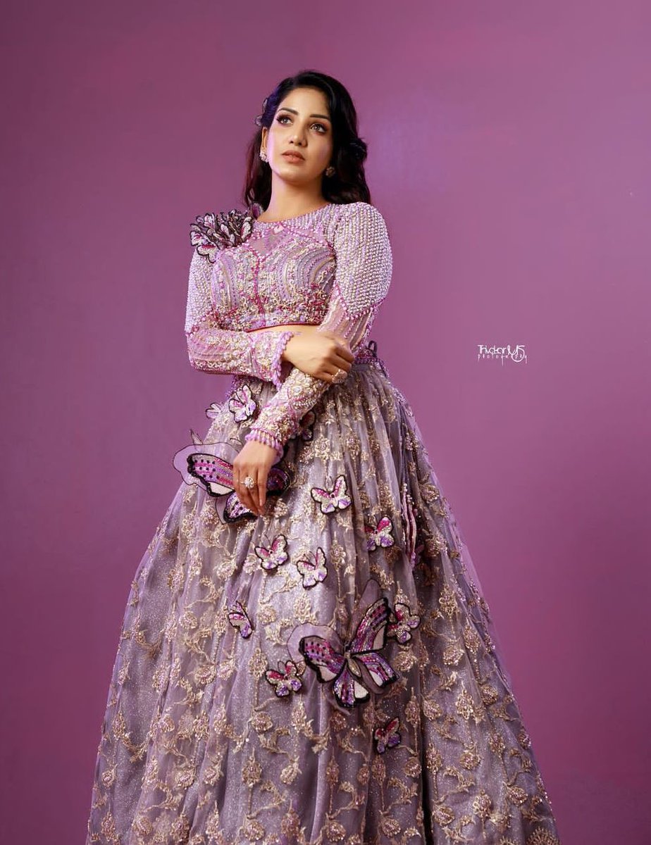 PriyaB51764153's tweet photo. Happy Happy Birthday to the strongest, kindest ❤️,a beautiful soul 😘 My doll @Pavani9Reddy  ❤️
Have a wonderful year ahead 🥳.May all ur wishes dreams come true. #HappyBirthdayPavni #Pavni https://t.co/gudZtZoR9z
