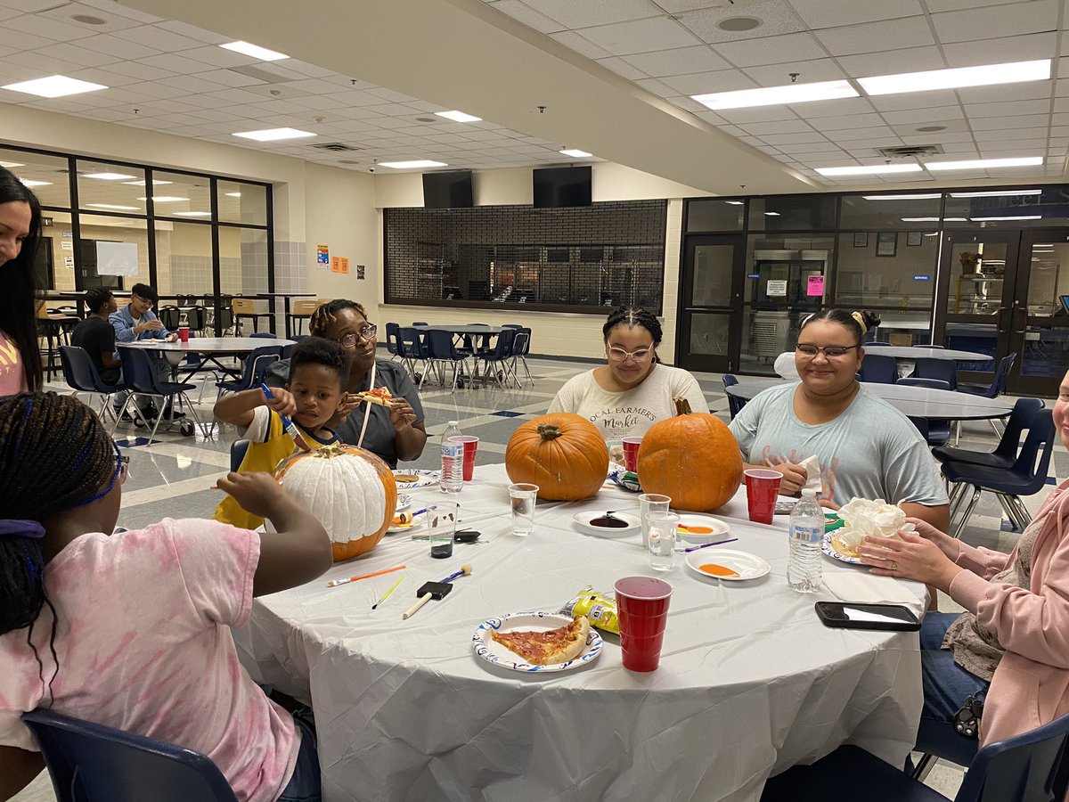 bosAVID's tweet image. Thank you to all who attended our Pumpkin Painting event tonight l! It was great to see the creativity from @boswellhs and @AvidWayside students! #bosproud #avidfamily