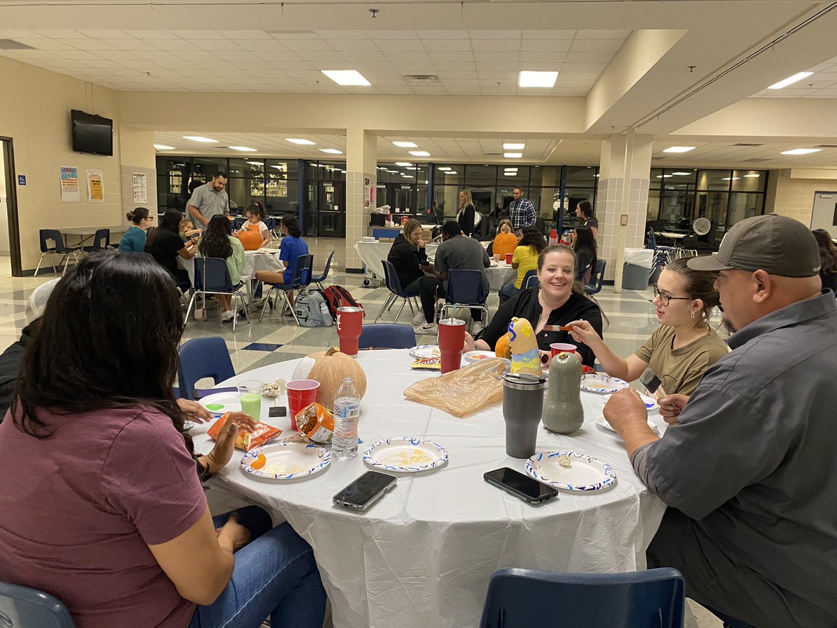 bosAVID's tweet image. Thank you to all who attended our Pumpkin Painting event tonight l! It was great to see the creativity from @boswellhs and @AvidWayside students! #bosproud #avidfamily