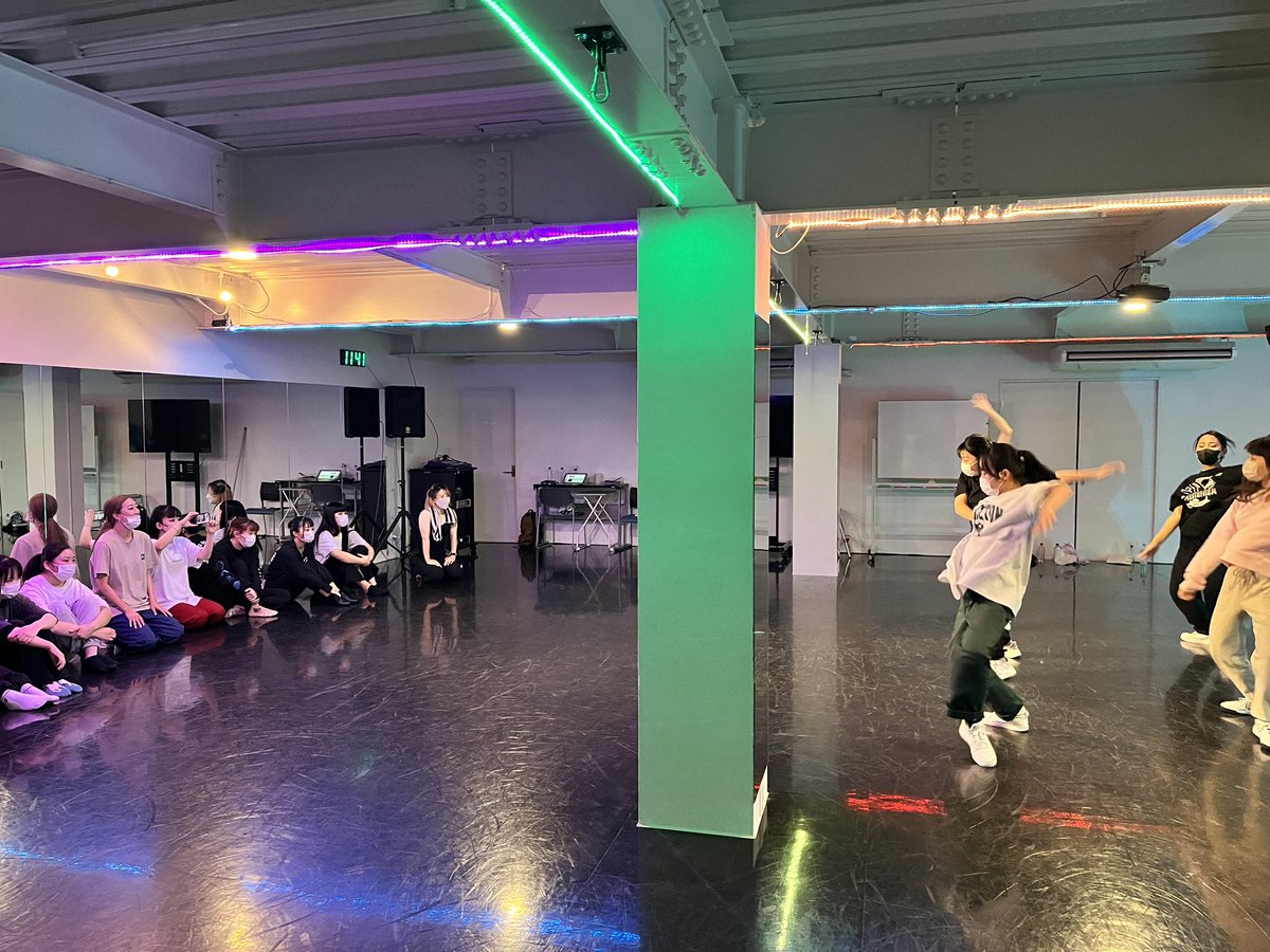 NVA_dancer's tweet photo. 🌟11月6日（日）AOプレスクール🌟

今回のAOプレスクールはBarn Beatのお2人が来校❗️
HIPHOPとJAZZに分かれて講座を行いました🥹

そしてお2人がプロデュースを務める
『座MAGIC』も12/17,18 愛知県芸術劇場小ホールにて行われます🪄💎
こちらもぜひチェックしてください❗️

#NVA  #AOプレスクール https://t.co/GLDsle09MA