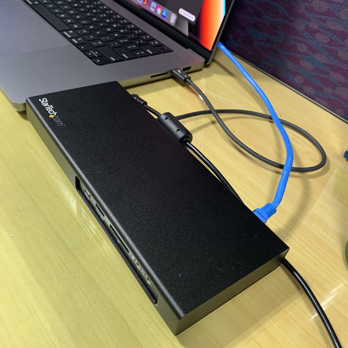 husnibaharudin's tweet image. Canggih2 pun takde usb-a 🫤 dah kena cucuk itu ini 🙃 #macbookPROblem